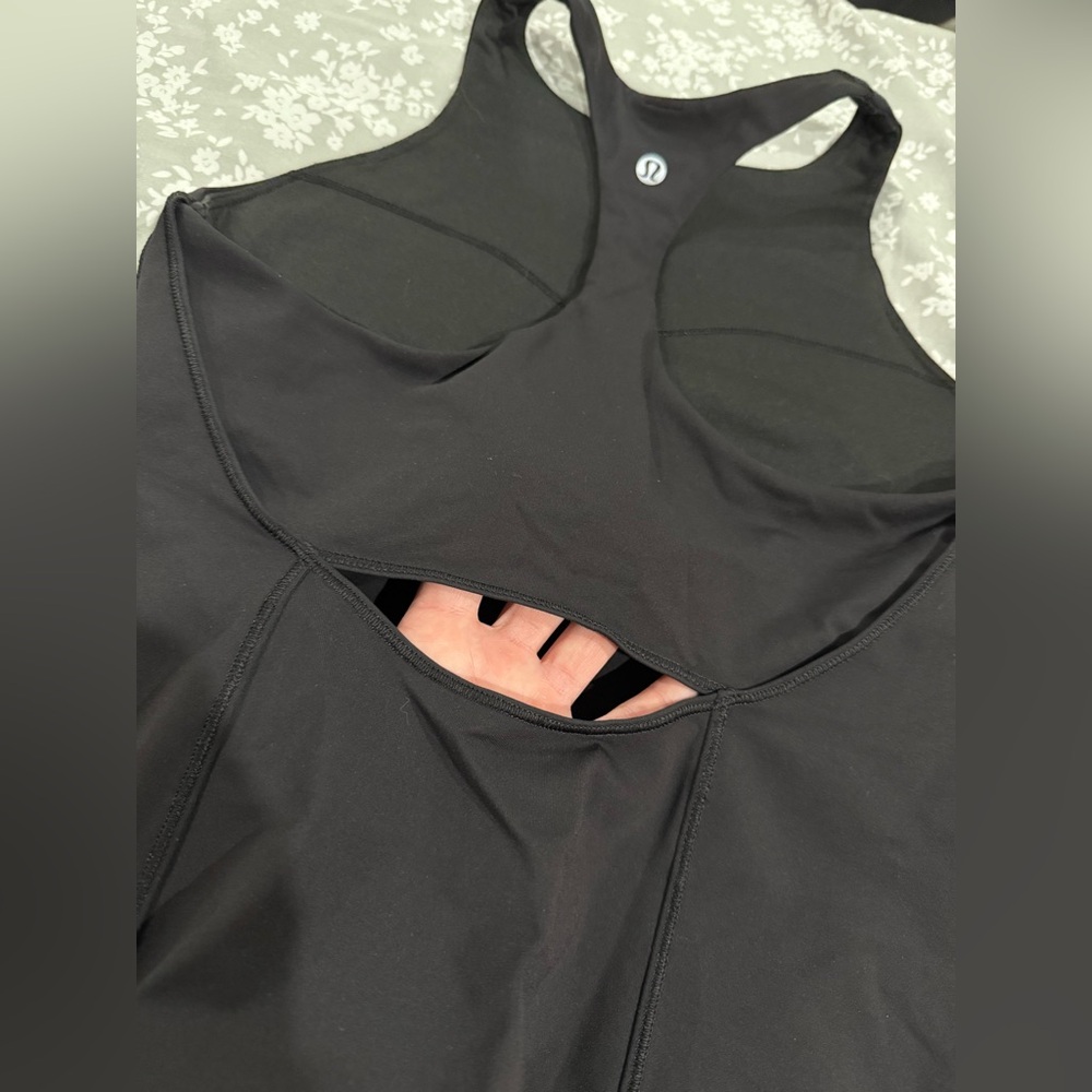 Lululemon In Training Tank (8) - Picture 10 of 10
